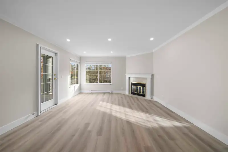 206 13910 101 AVENUE - photo 2 of 35