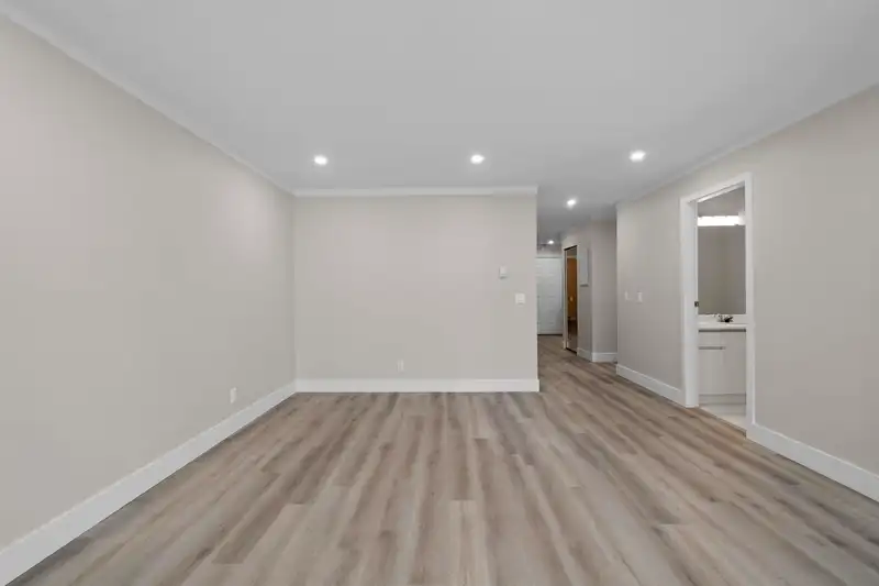 206 13910 101 AVENUE - photo 4 of 35