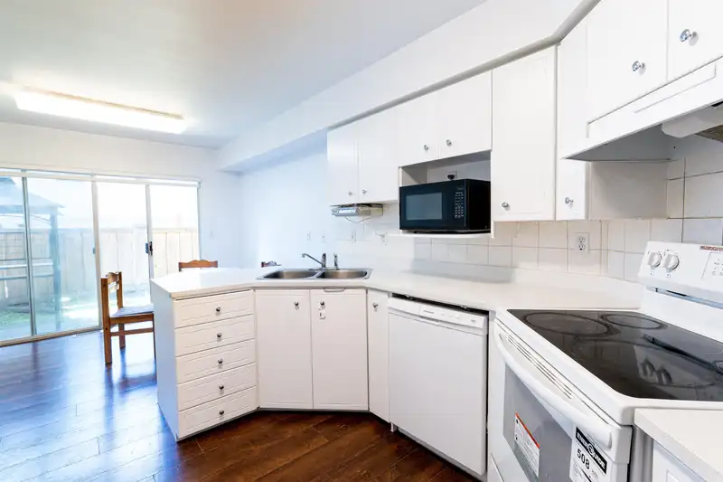 12 8257 121A STREET - photo 3 of 33