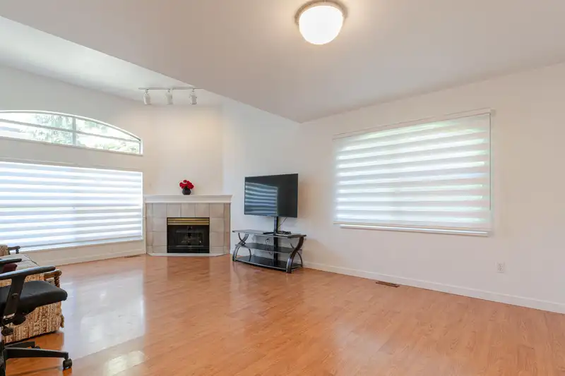 12 8257 121A STREET - photo 4 of 33