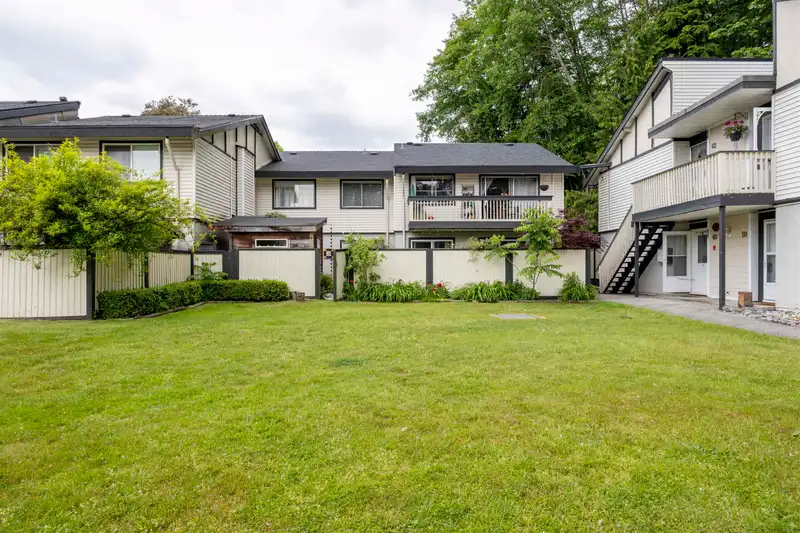 58 926 PREMIER STREET - photo 1 of 19