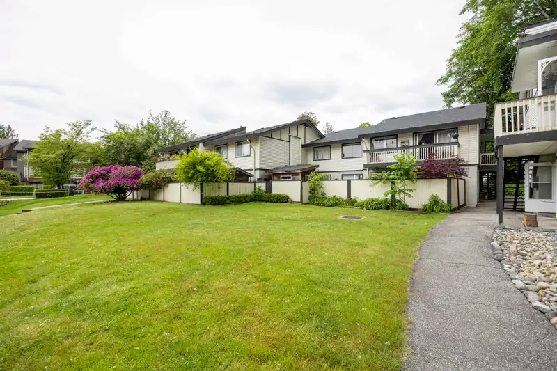 58 926 PREMIER STREET - photo 2 of 19