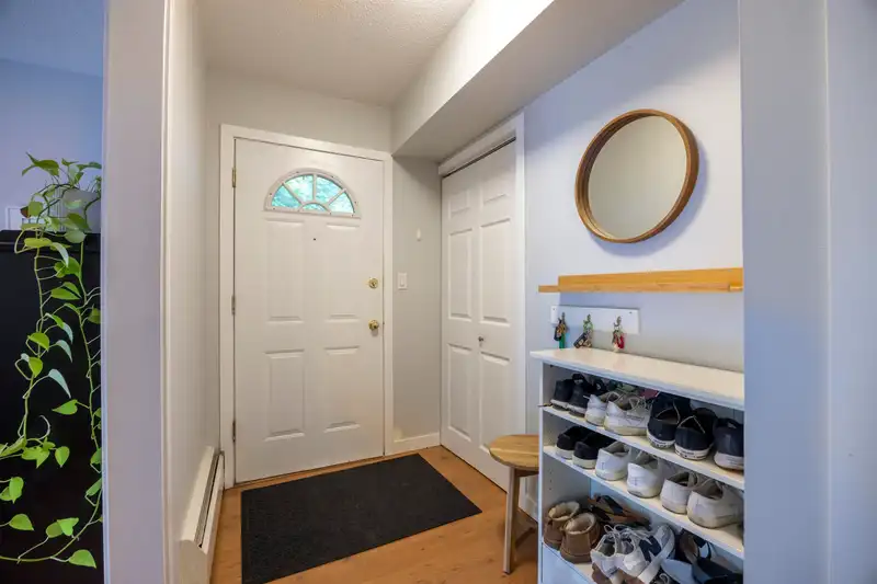 58 926 PREMIER STREET - photo 3 of 19