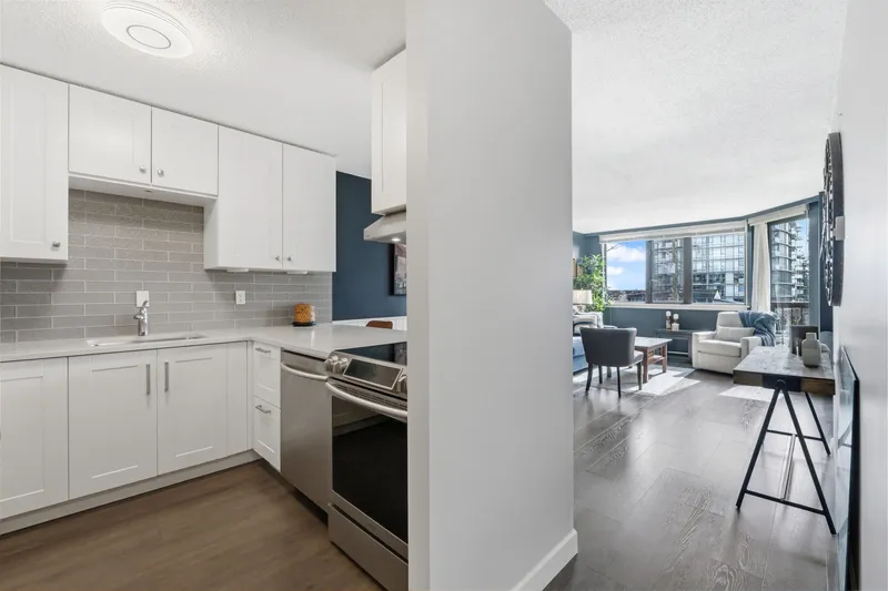 305 1521 GEORGE STREET - photo 4 of 25