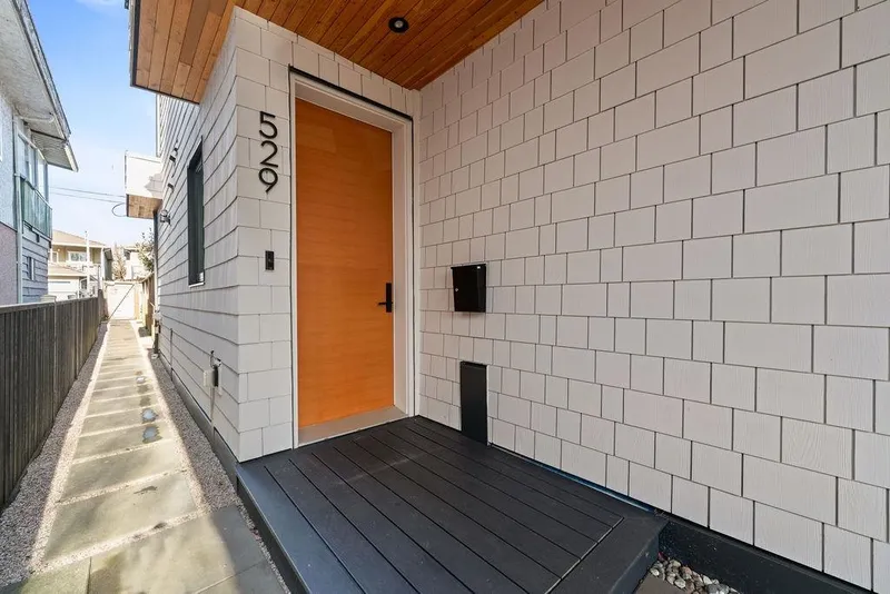 529 E 17TH AVENUE - photo 3 of 25