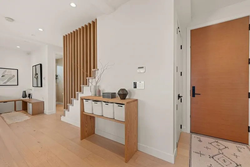 529 E 17TH AVENUE - photo 4 of 25