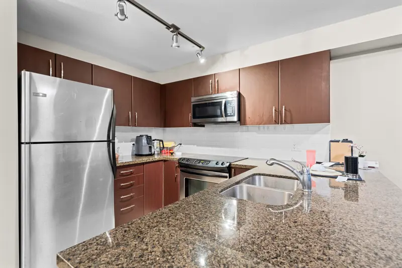 209 7337 MACPHERSON AVENUE - photo 3 of 19