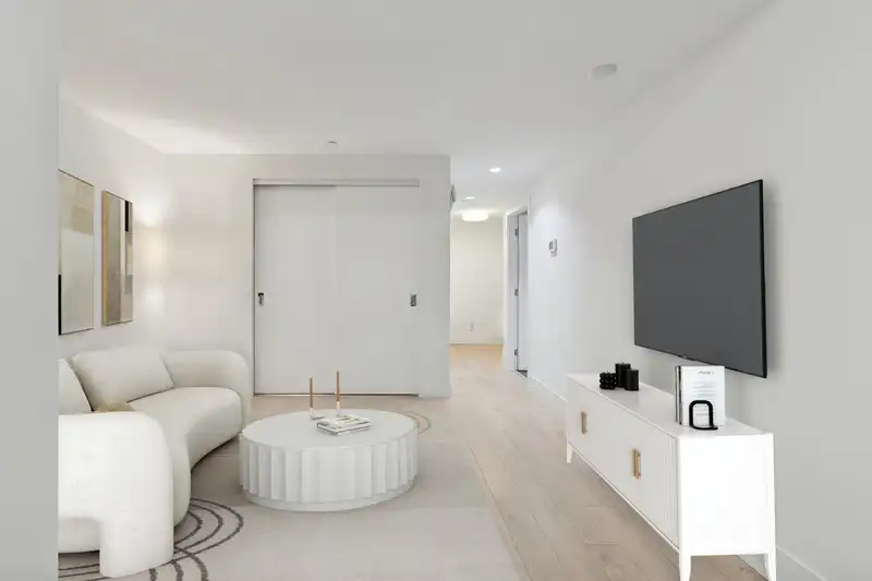 707 680 SEYLYNN CRESCENT - photo 3 of 40