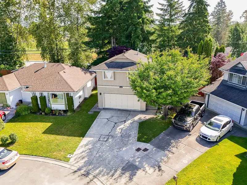 23035 OLUND CRESCENT - photo 1 of 40