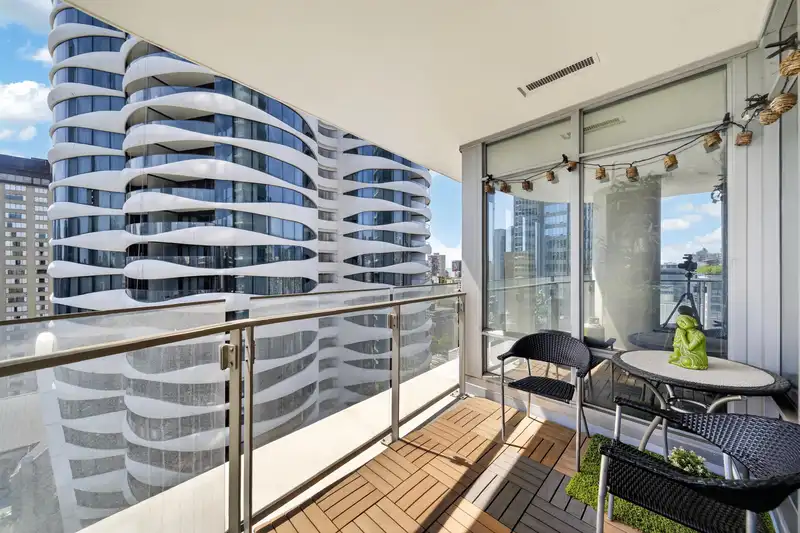 1902 1028 BARCLAY STREET - photo 1 of 18