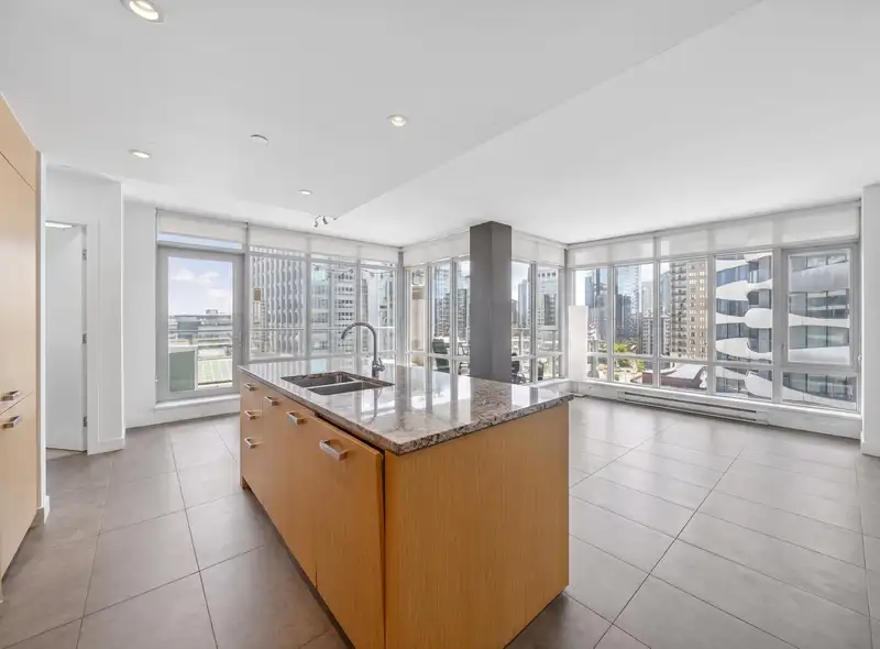 1902 1028 BARCLAY STREET - photo 4 of 18