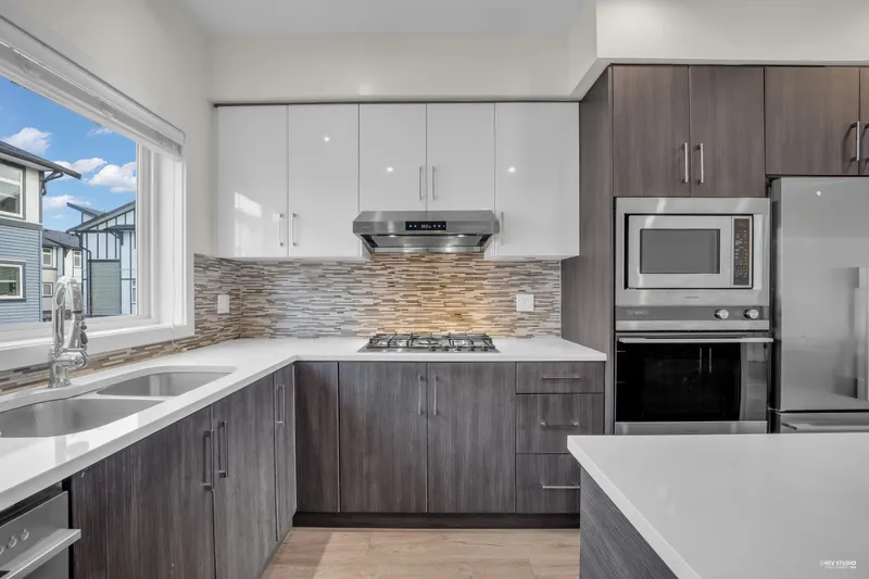 59 9680 ALEXANDRA ROAD - photo 3 of 25