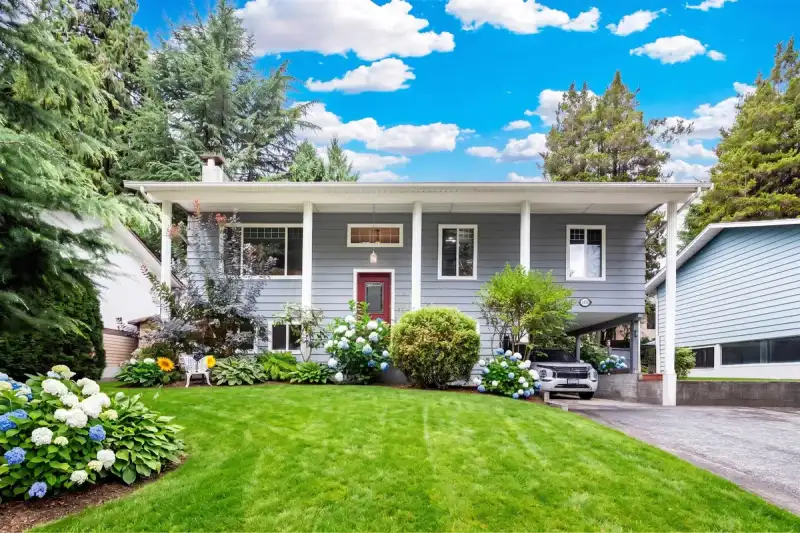 1650 CONNAUGHT DRIVE - photo 1 of 34