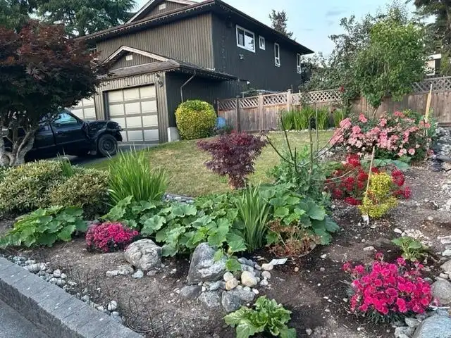 9094 117 STREET - photo 1 of 38