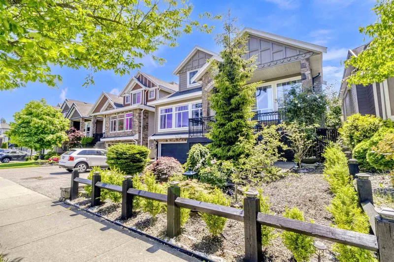 14706 63 AVENUE - photo 3 of 25