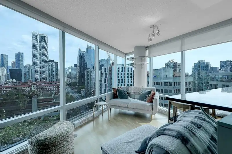 1502 1003 BURNABY STREET - photo 1 of 34