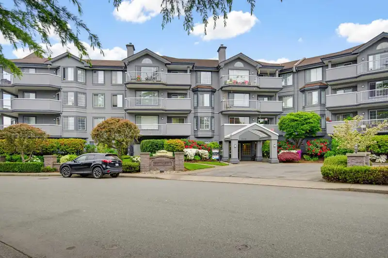 302 5375 205 STREET - photo 1 of 36