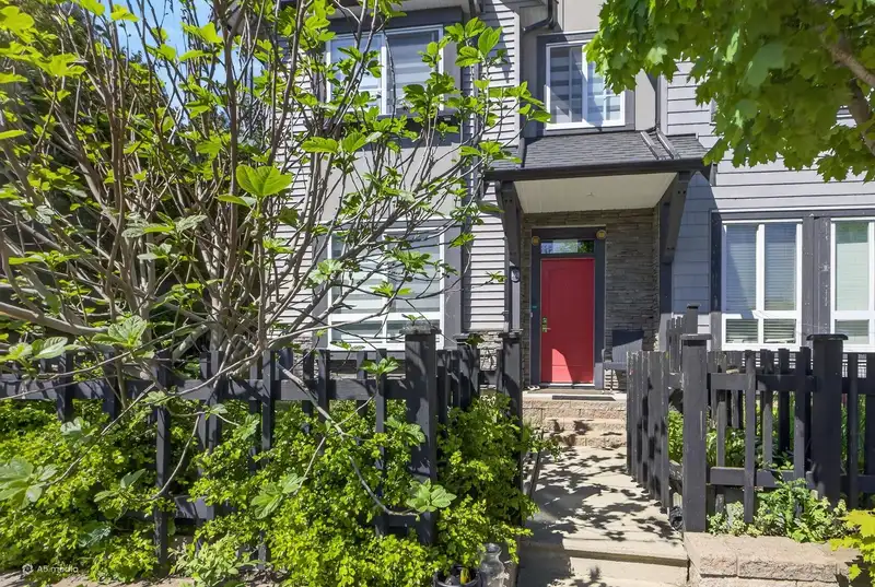 102 14555 68 AVENUE - photo 2 of 23