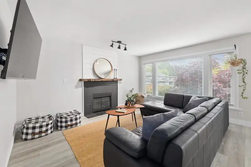 21457 91 AVENUE - photo 3 of 34