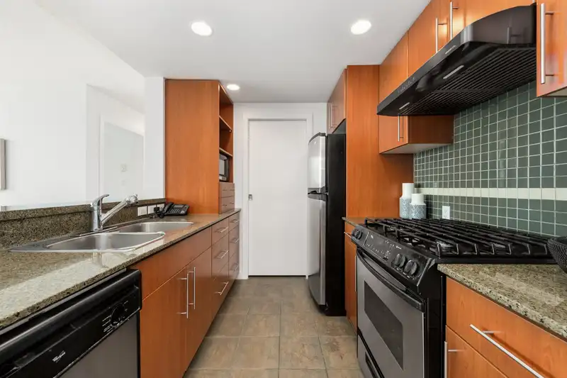 2305 583 BEACH CRESCENT - photo 4 of 39