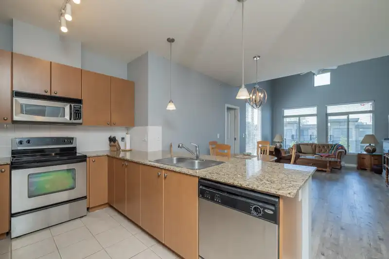 430 15380 102A AVENUE - photo 4 of 21