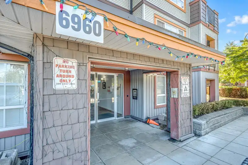 301 6960 120 STREET - photo 2 of 23