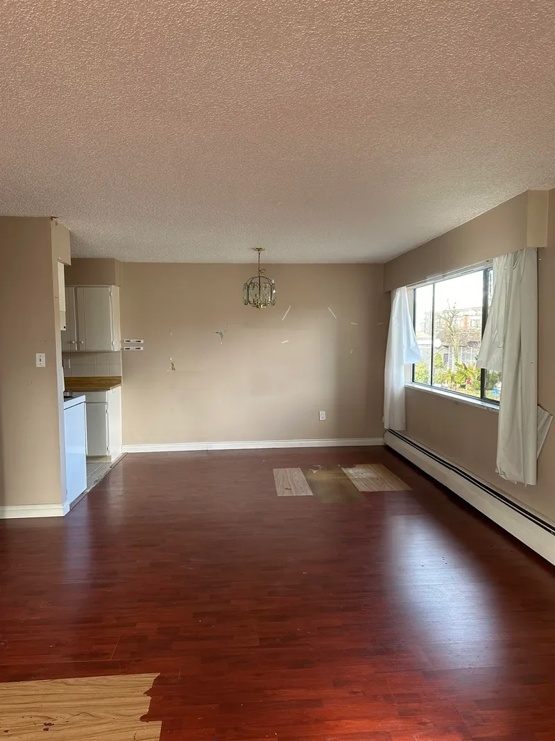 206 2299 E 30TH AVENUE - photo 3 of 12