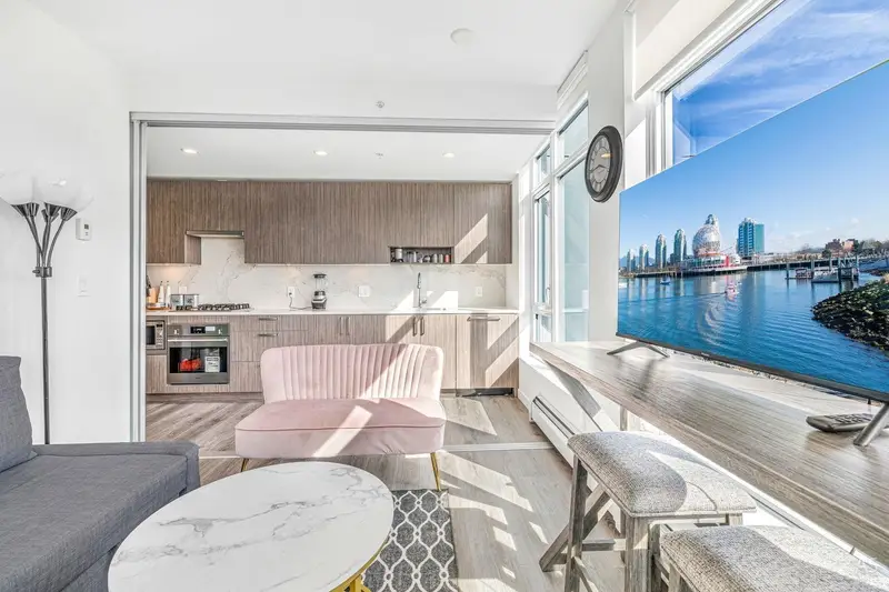 913 13350 CENTRAL AVENUE - photo 1 of 21