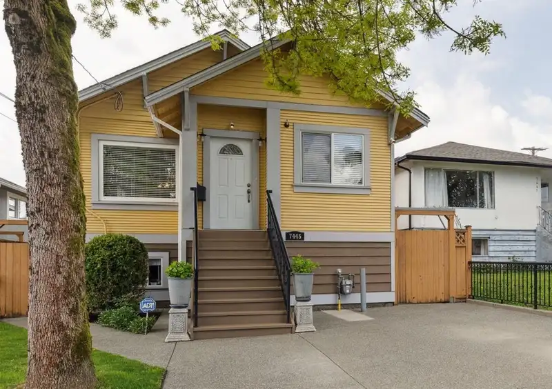 7445 19TH AVENUE - photo 2 of 33