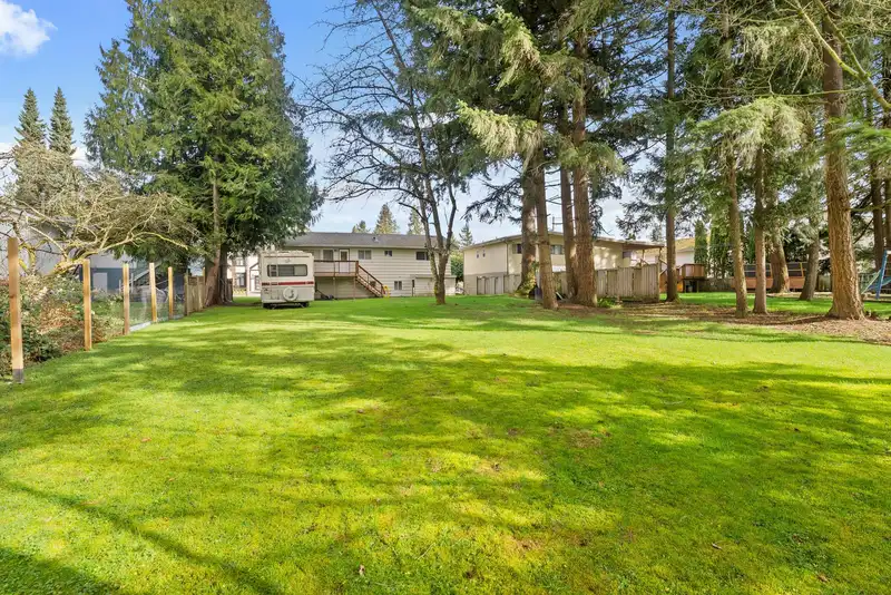7451 113 STREET - photo 4 of 30