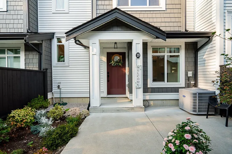 19 6897 201 STREET - photo 2 of 25