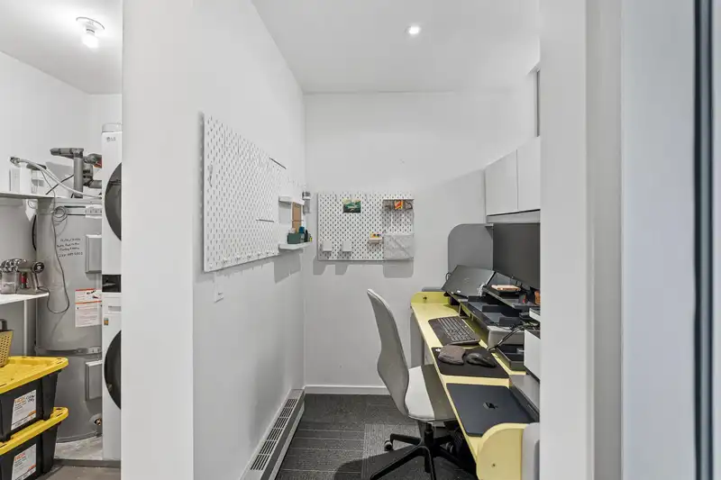 7 850 W 8TH AVENUE - photo 3 of 26