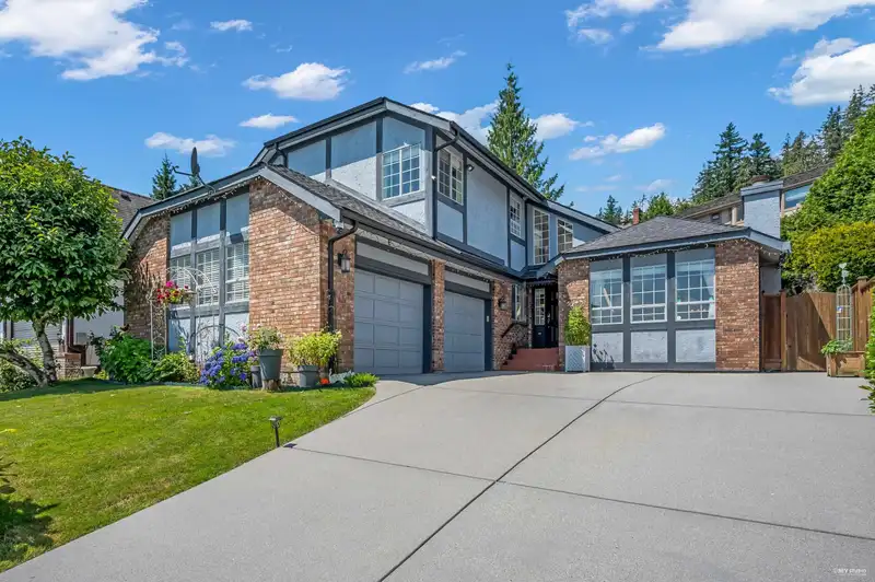 470 ALOUETTE DRIVE - photo 1 of 40