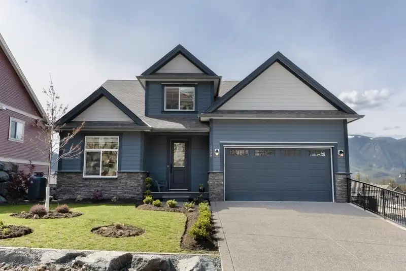1529 STROMDAHL PLACE - photo 1 of 40