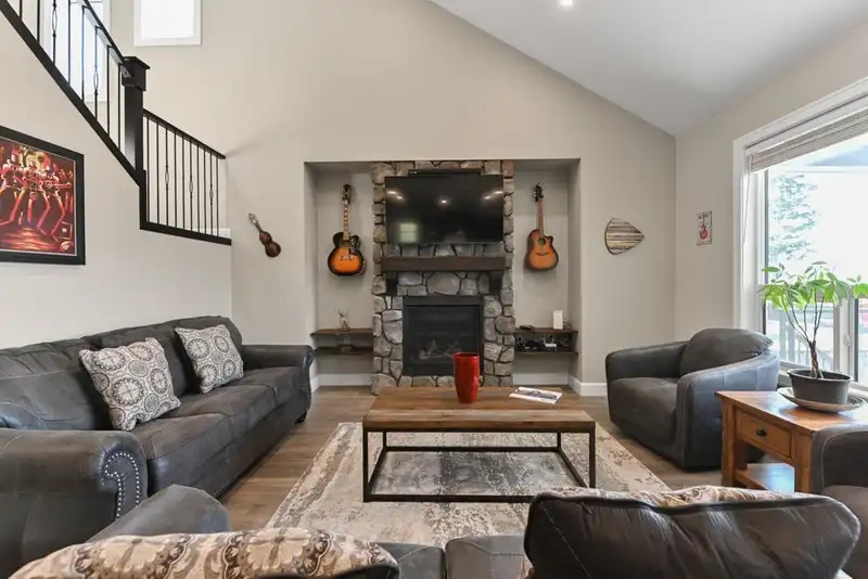 1529 STROMDAHL PLACE - photo 3 of 40