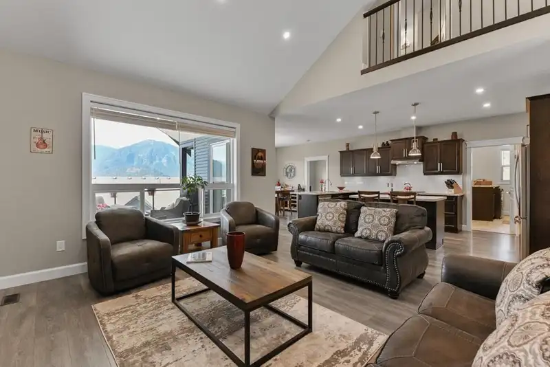 1529 STROMDAHL PLACE - photo 4 of 40