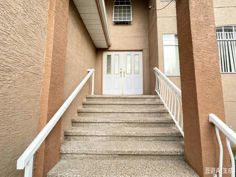 714 RENNIE PLACE - photo 2 of 40