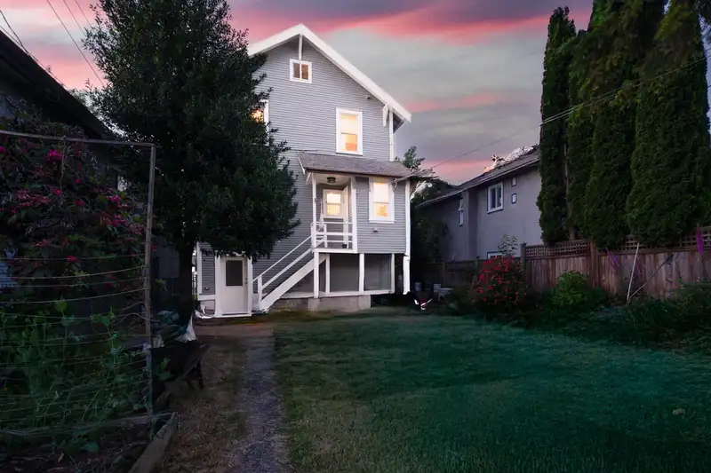 2528 ADANAC STREET - photo 3 of 26