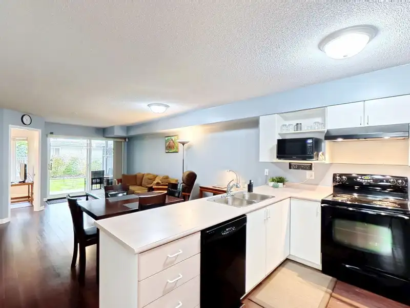 102 12130 80 AVENUE - photo 1 of 18