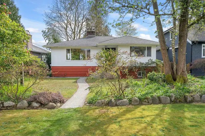 753 E 9TH STREET - photo 2 of 33