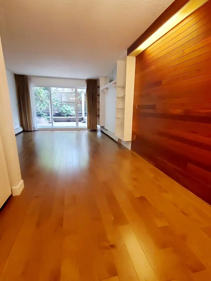 210 2333 TRIUMPH STREET - photo 3 of 8