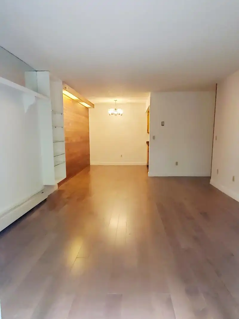 210 2333 TRIUMPH STREET - photo 4 of 8
