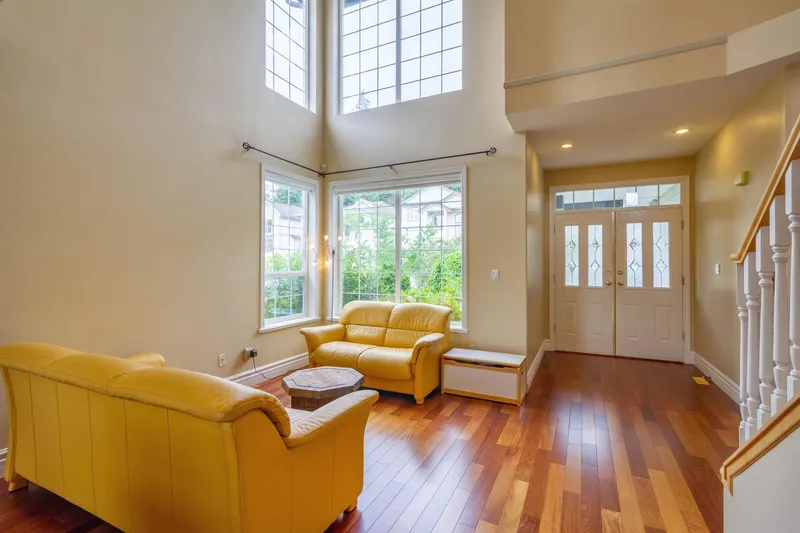 2115 BERKSHIRE CRESCENT - photo 2 of 25