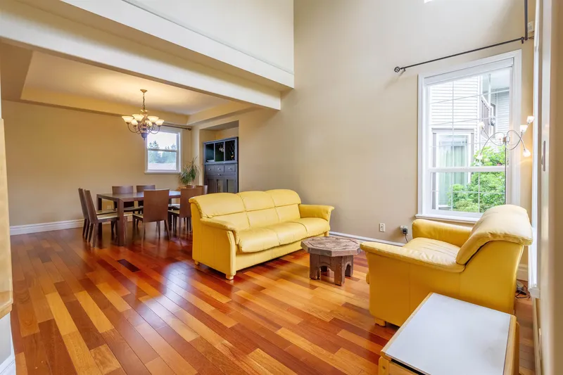 2115 BERKSHIRE CRESCENT - photo 3 of 25