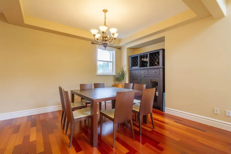 2115 BERKSHIRE CRESCENT - photo 4 of 25