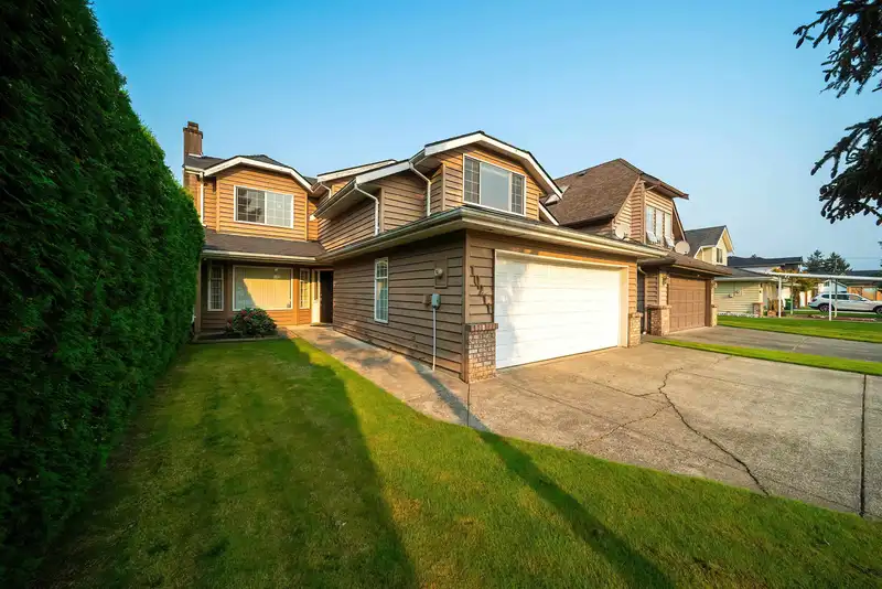 10211 DEFOE STREET - photo 3 of 35