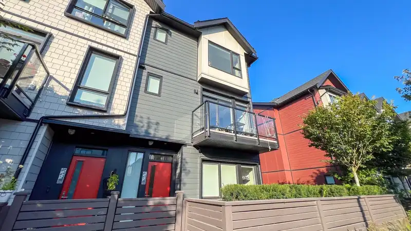 217 4738 HEMLOCK WAY - photo 1 of 20