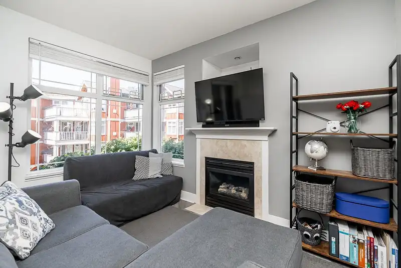 306 15392 16A AVENUE - photo 1 of 20