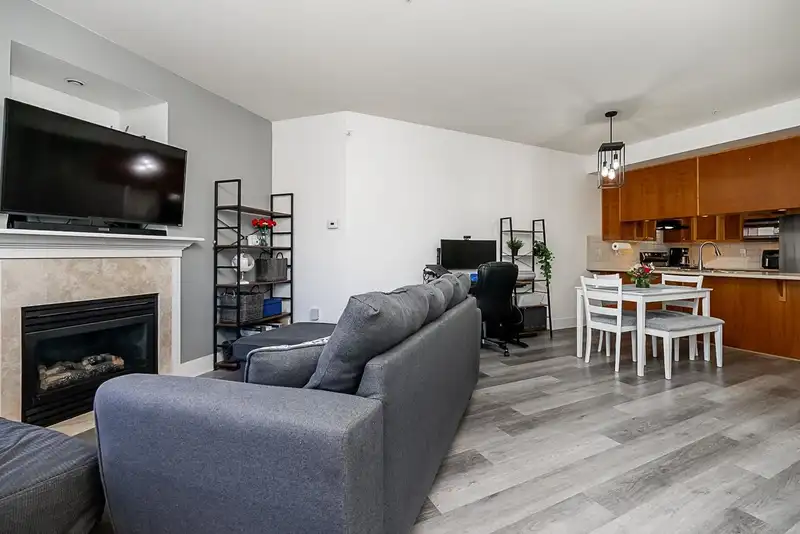 306 15392 16A AVENUE - photo 2 of 20