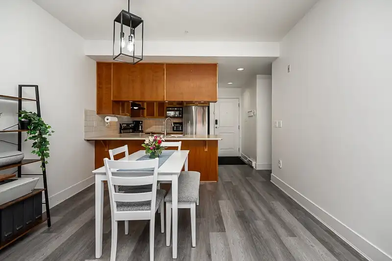 306 15392 16A AVENUE - photo 3 of 20
